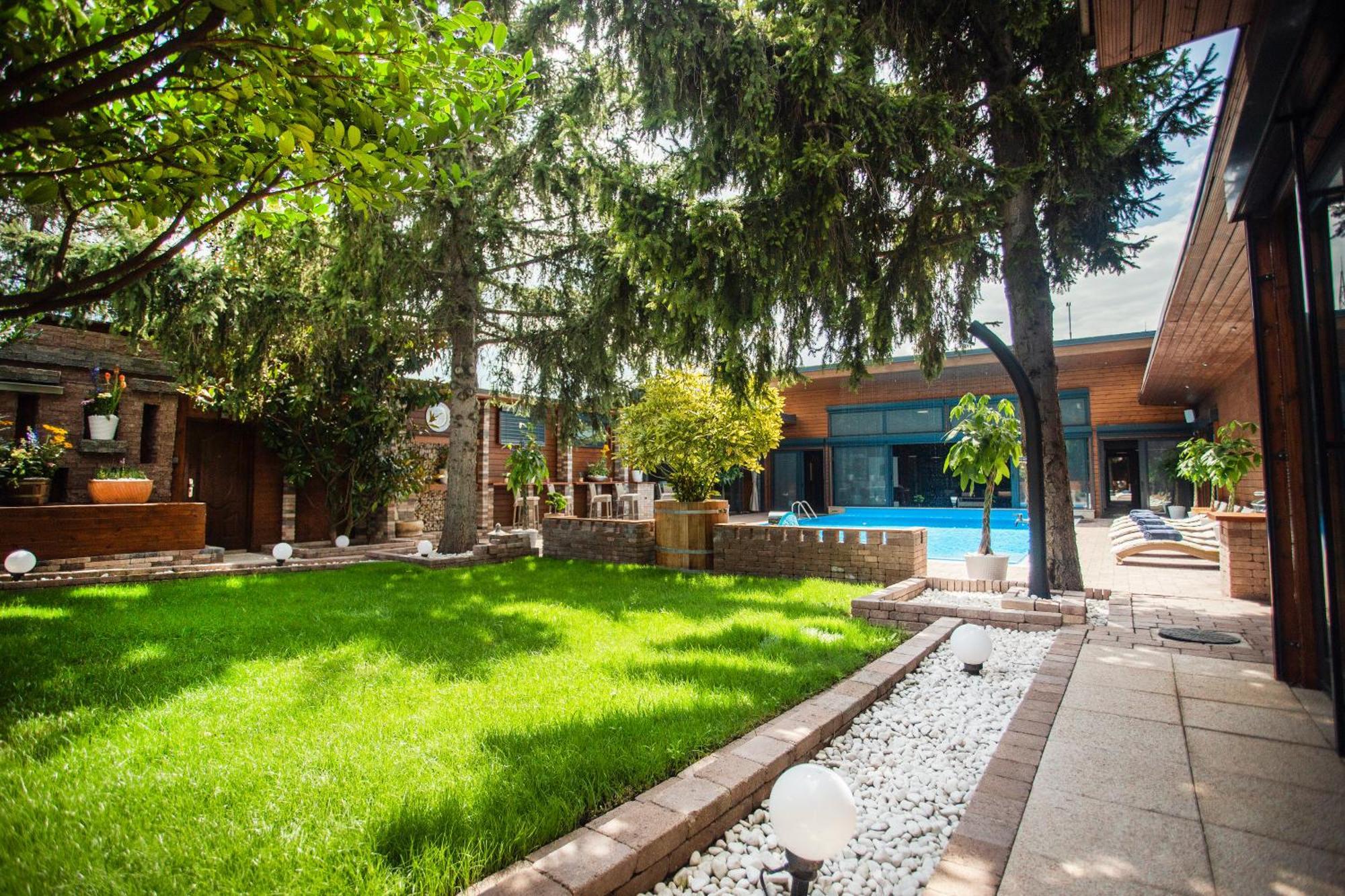 Avar Garden *