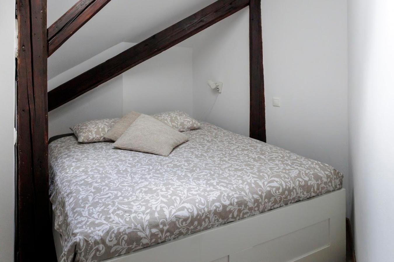 Vip In Old Town With Free Parking Apartment