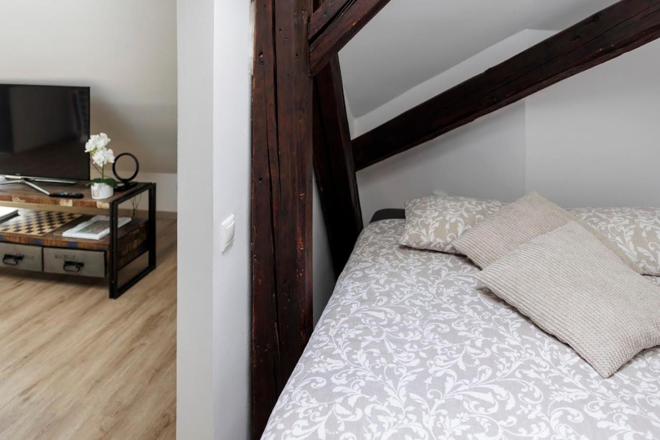 Vip In Old Town With Free Parking Apartment *