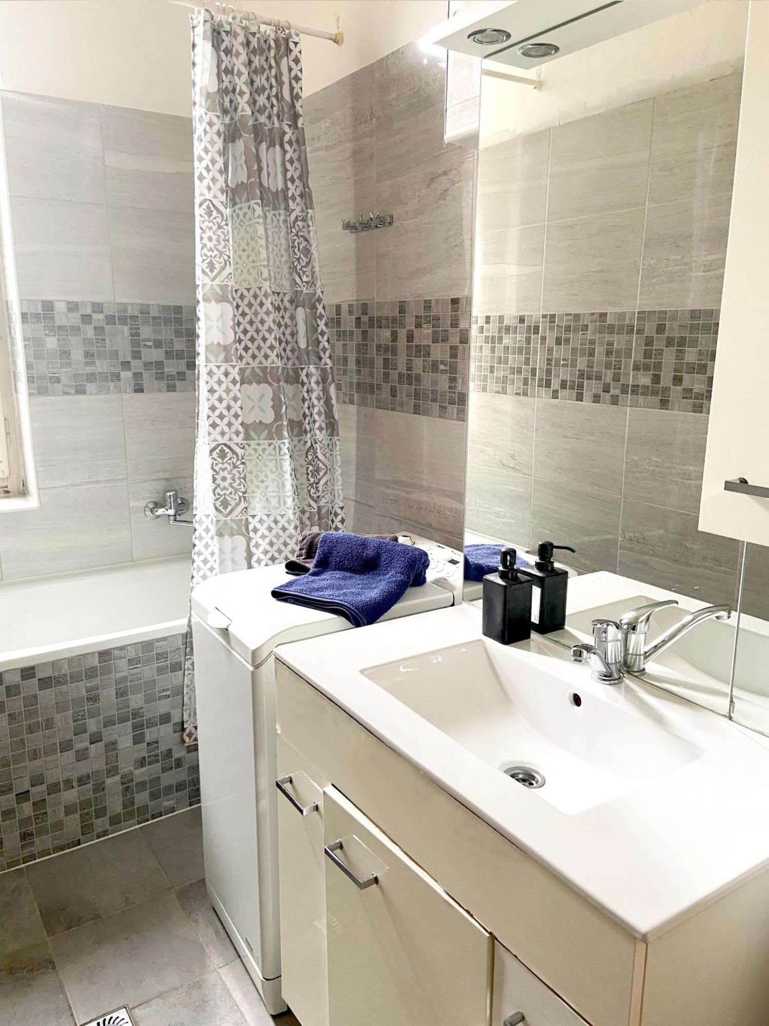 Big In City Center & Private Parking