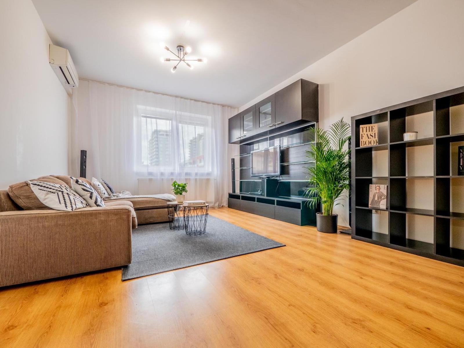 Wonderful Near Center Apartment