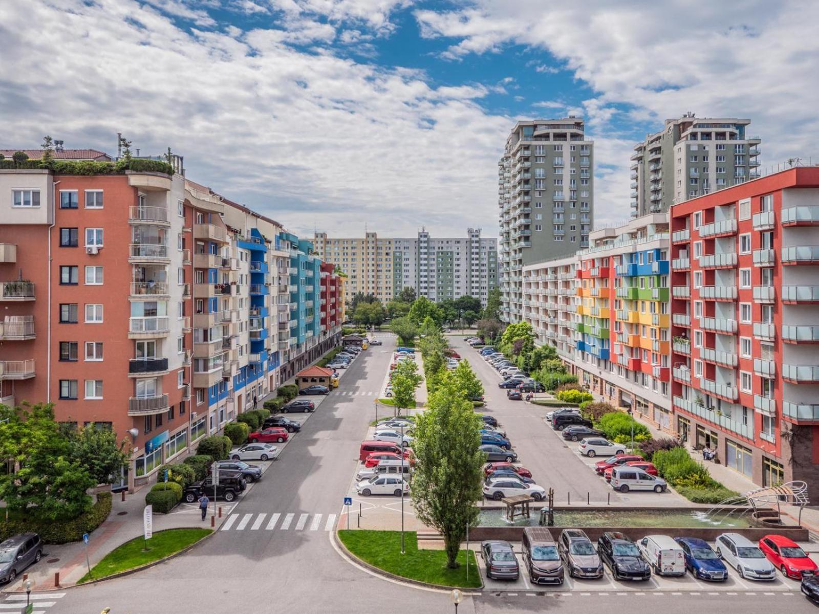 Wonderful Near Center Apartment