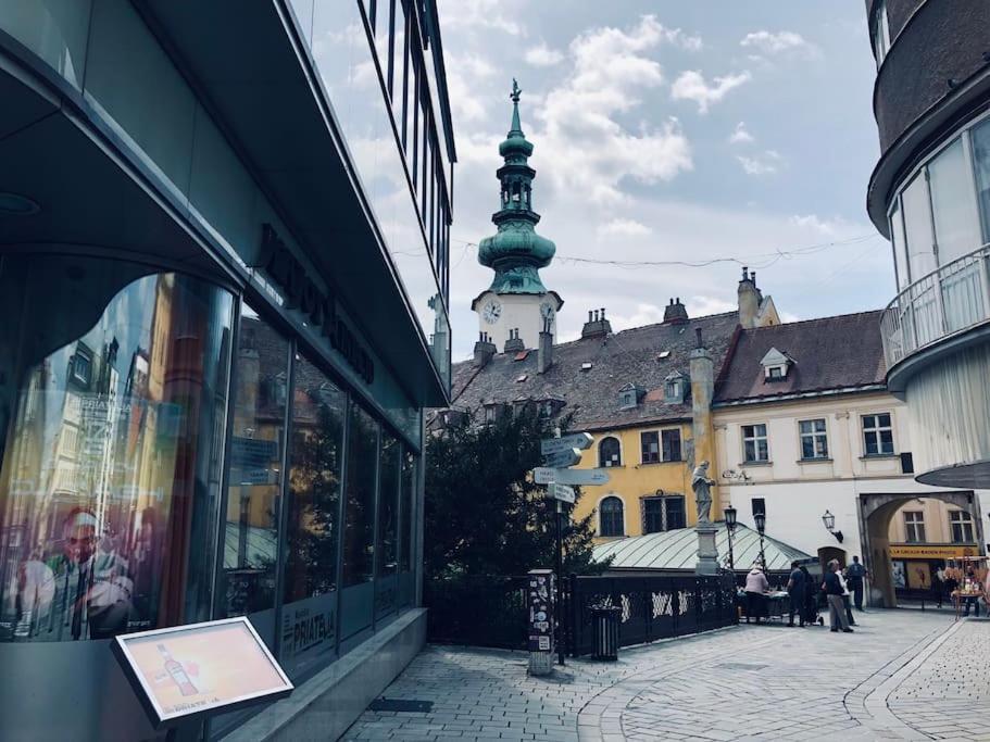 Apartment Center - Blue Pressburg