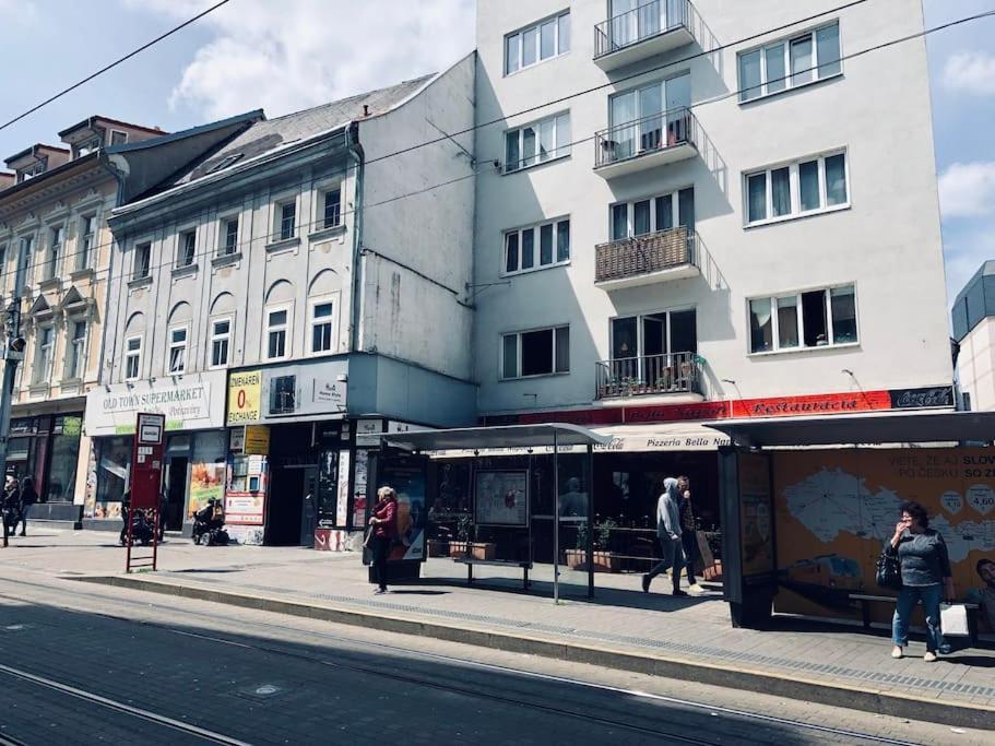 Center - Blue * Pressburg