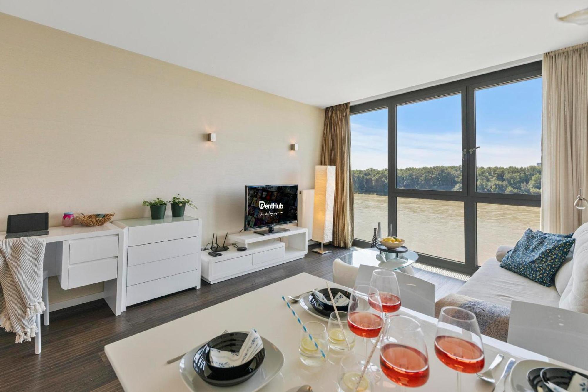 Elite River View *
