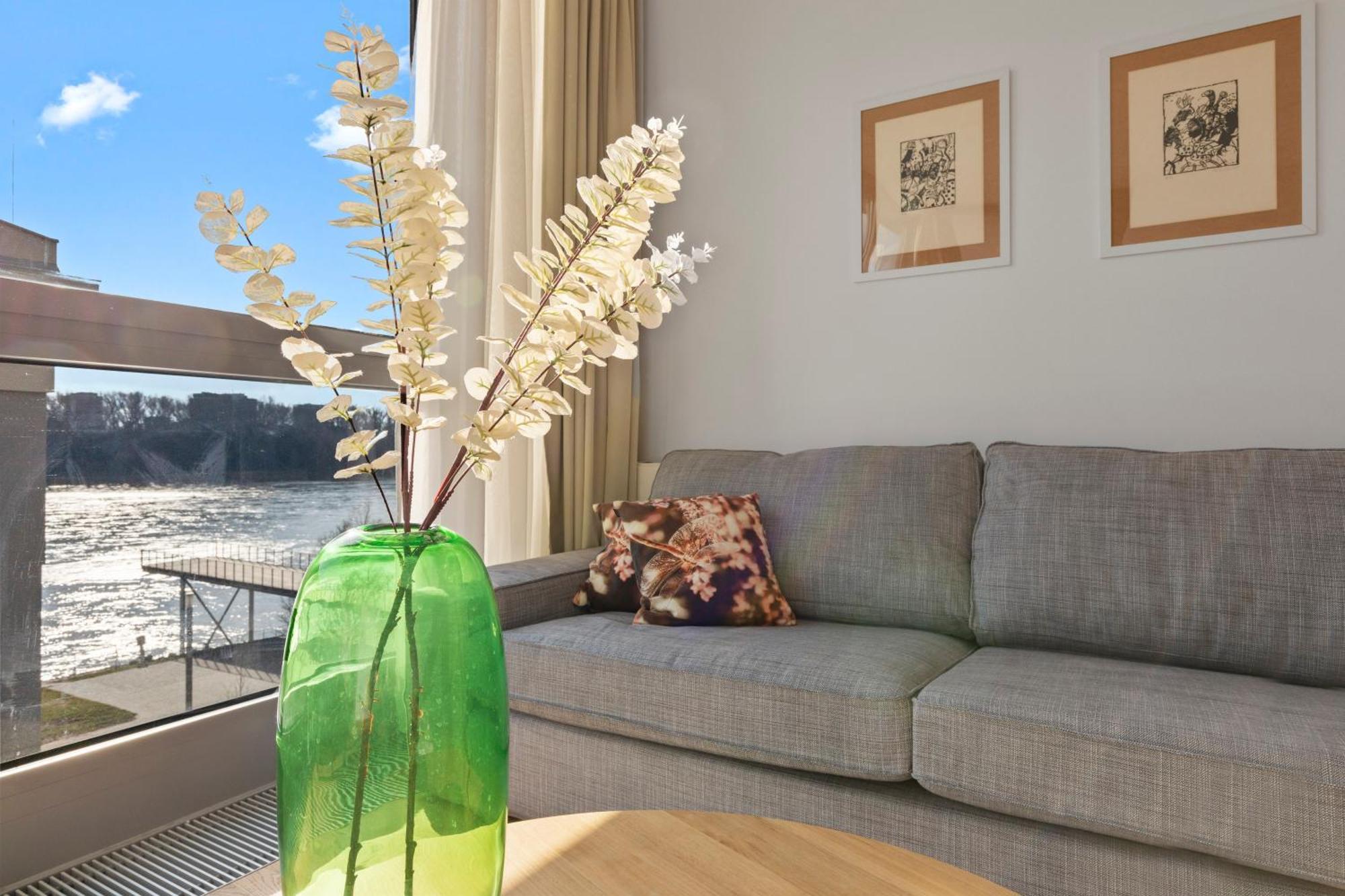 Escape Riverfront 2 Bedroom With Balcony Apartment