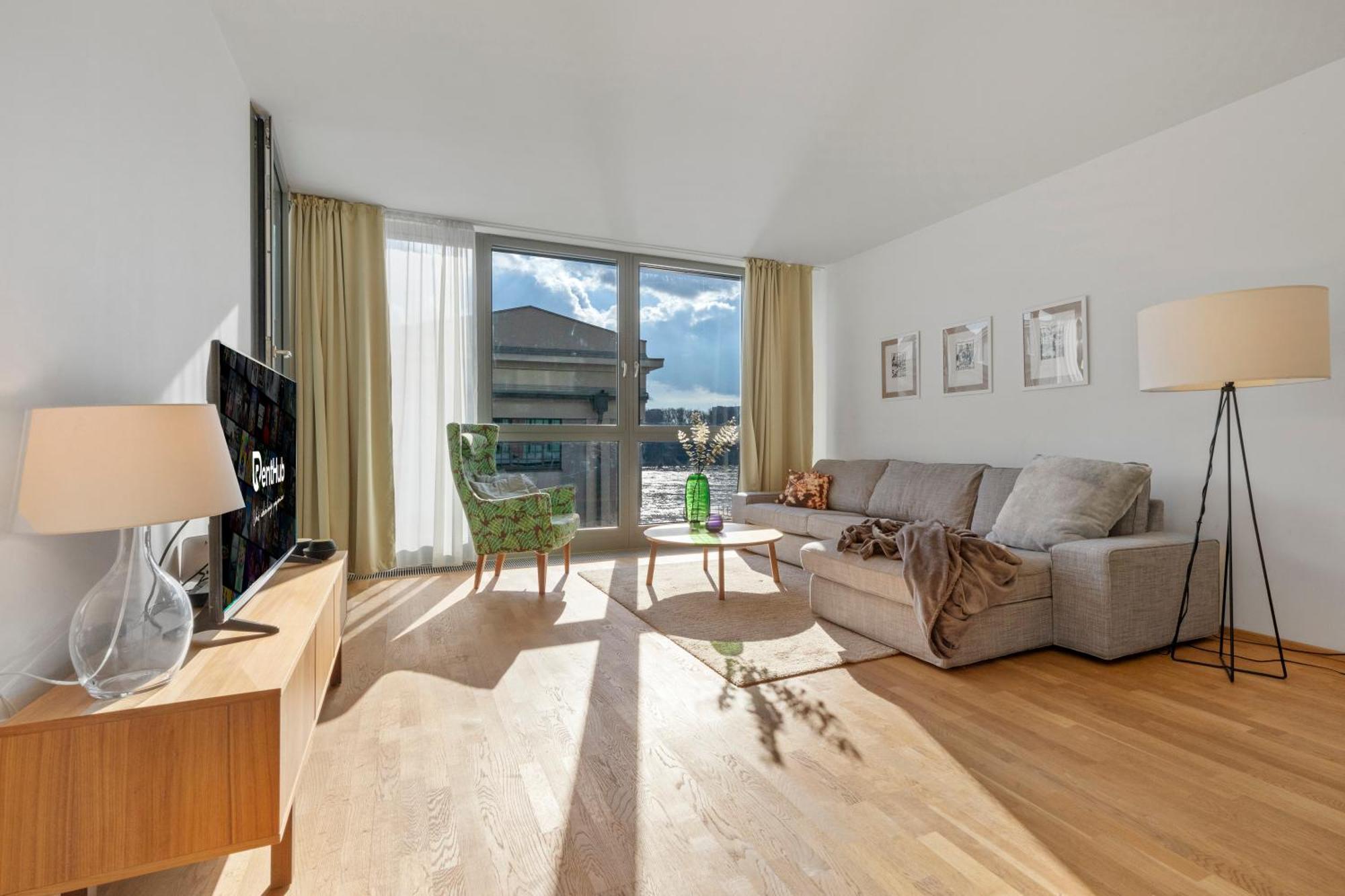 Apartment Escape Riverfront 2 Bedroom With Balcony *