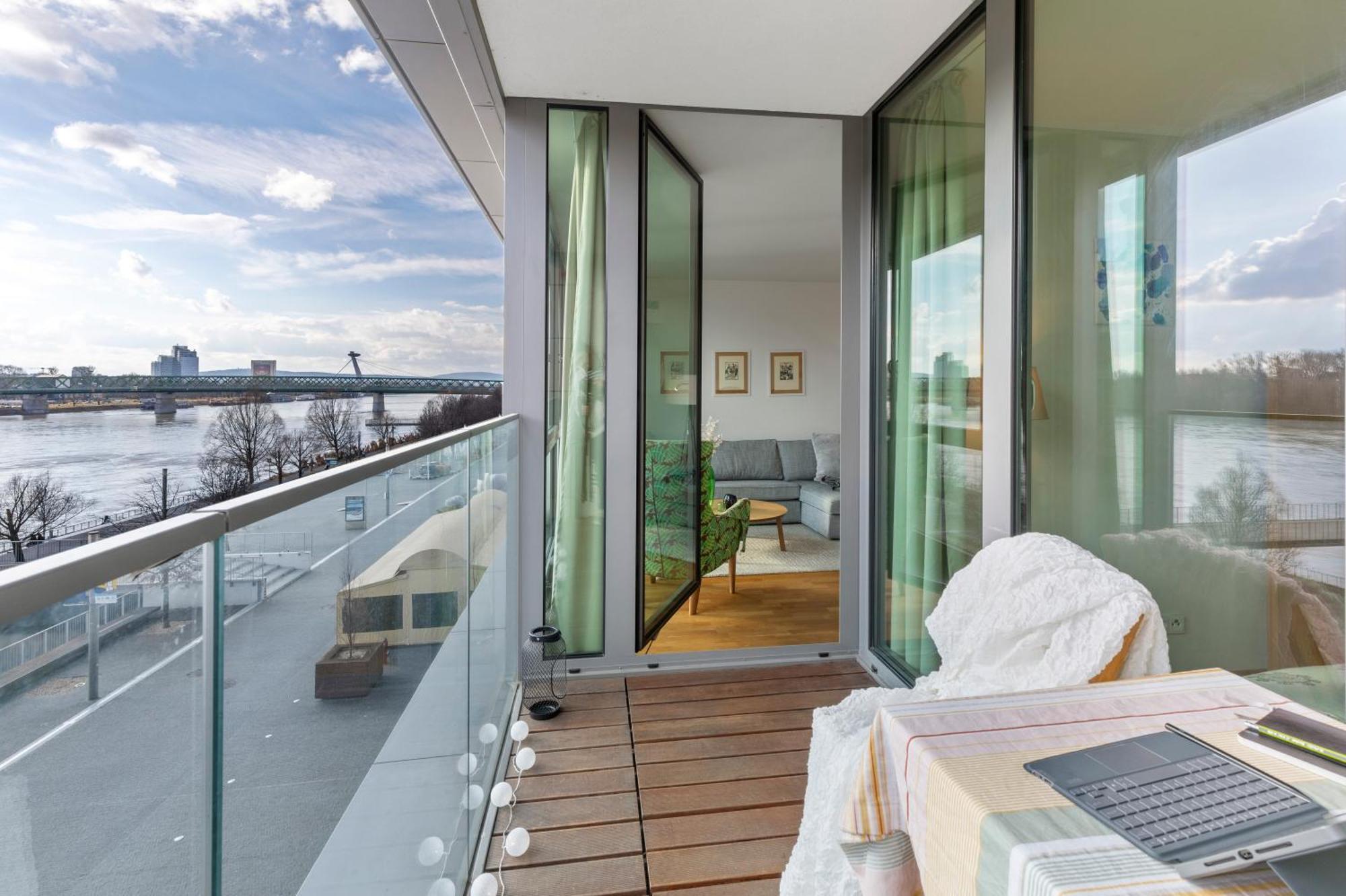 Escape Riverfront 2 Bedroom With Balcony * Bratislava