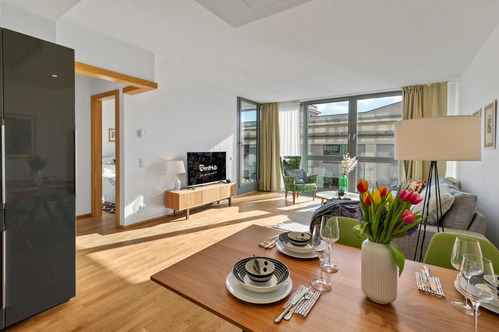 Apartment Escape Riverfront 2 Bedroom With Balcony