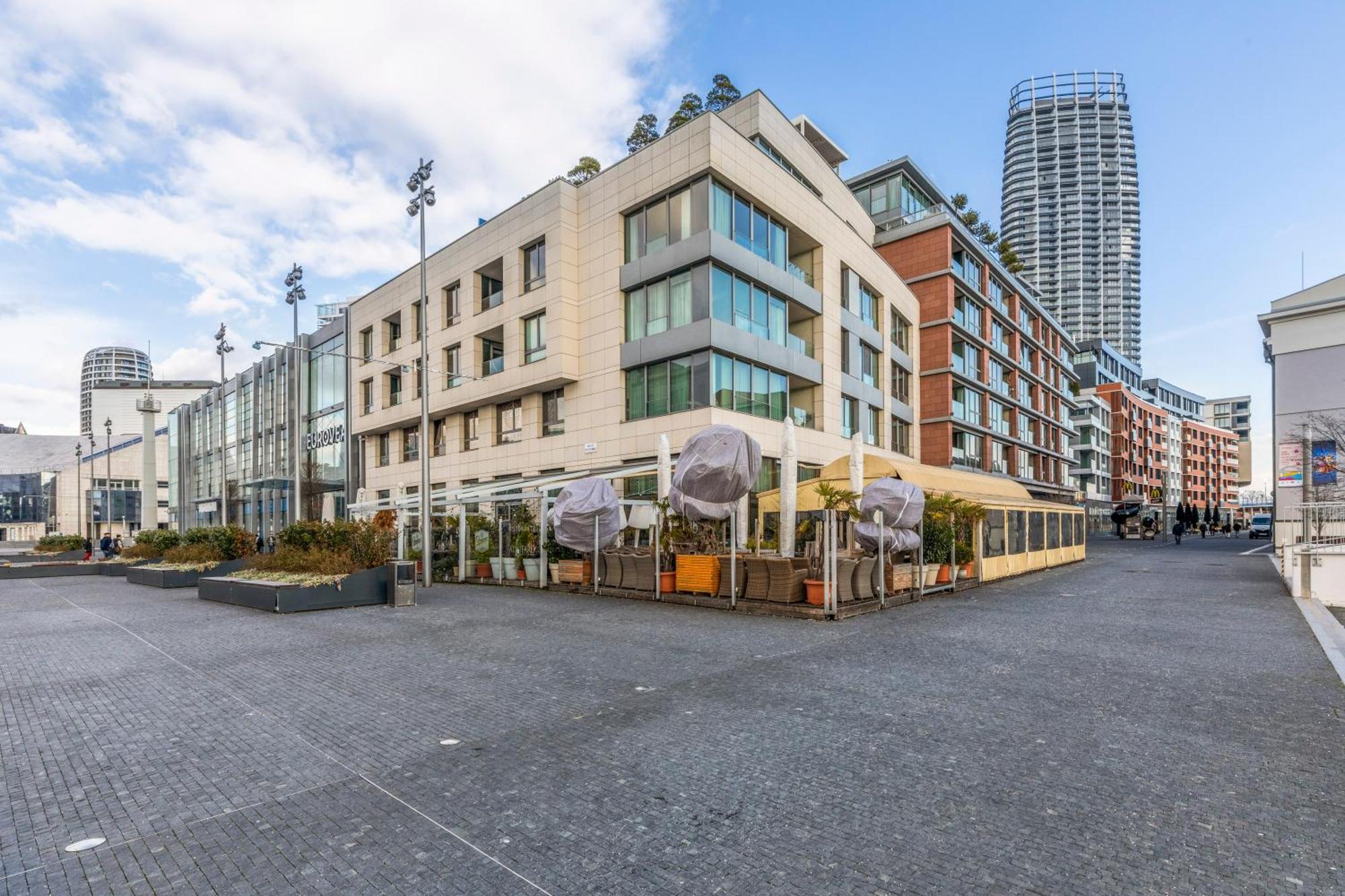 Escape Riverfront 2 Bedroom With Balcony Apartment Bratislava