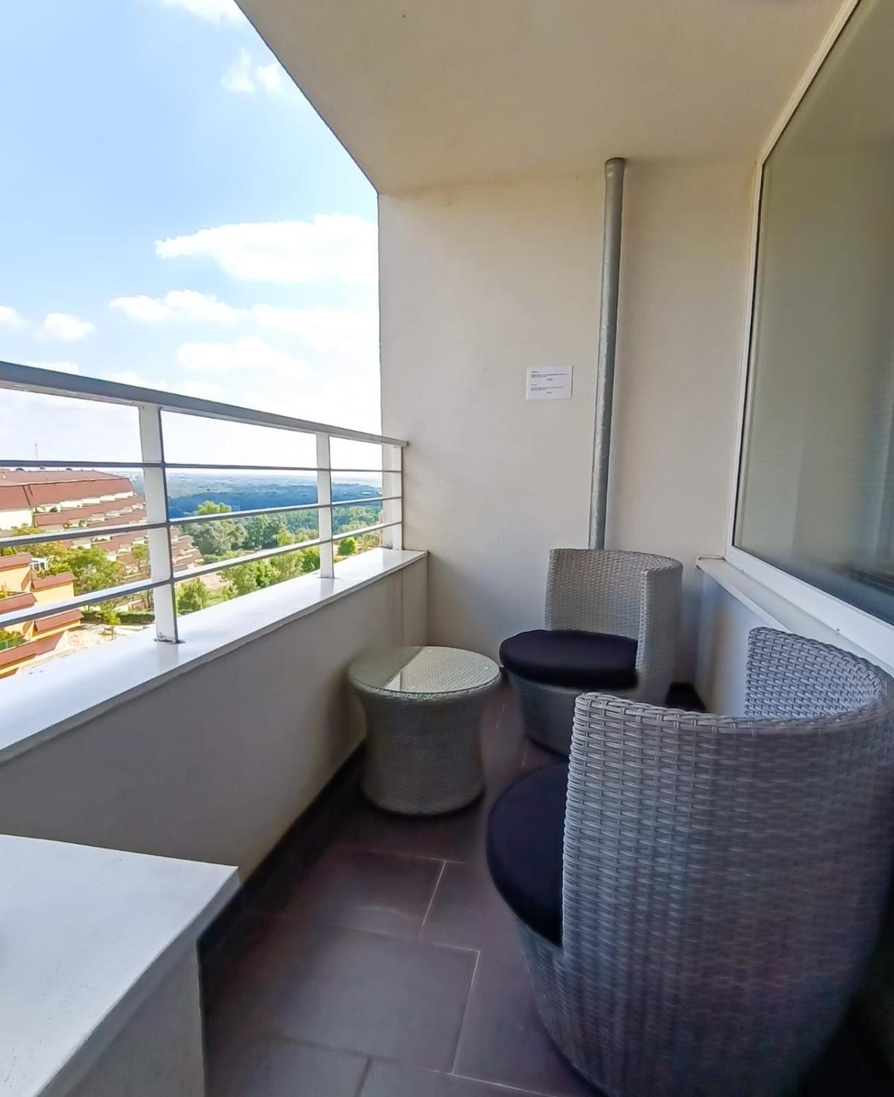 Apartment Modern Flat, Balcony, Garage *