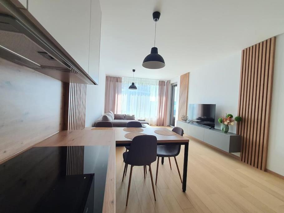 Căn hộ Modern Apartment With Garage Parking