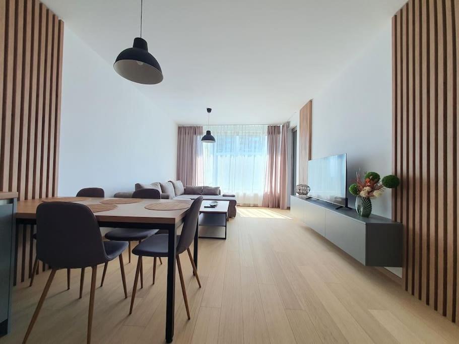 Modern Apartment With Garage Parking