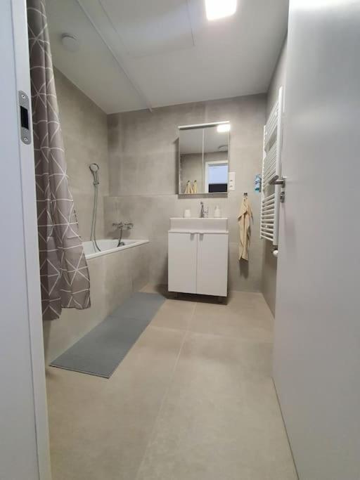 Modern Apartment With Garage Parking Bratislava
