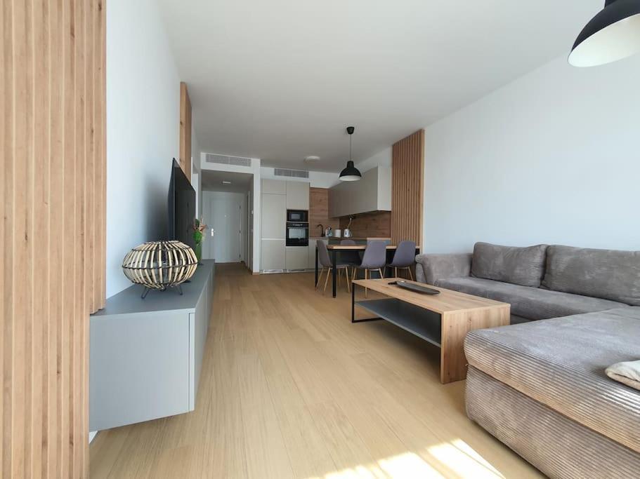 Modern Apartment With Garage Parking Căn hộ *