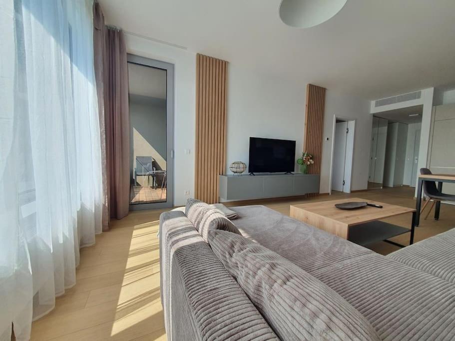 Modern Apartment With Garage Parking