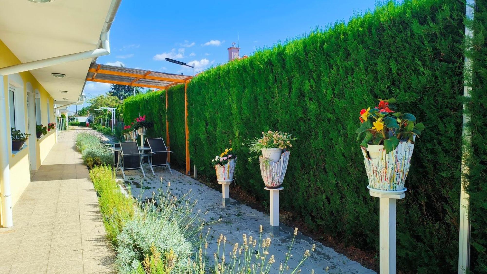 Cozy With Garden In Nhà khách Bratislava
