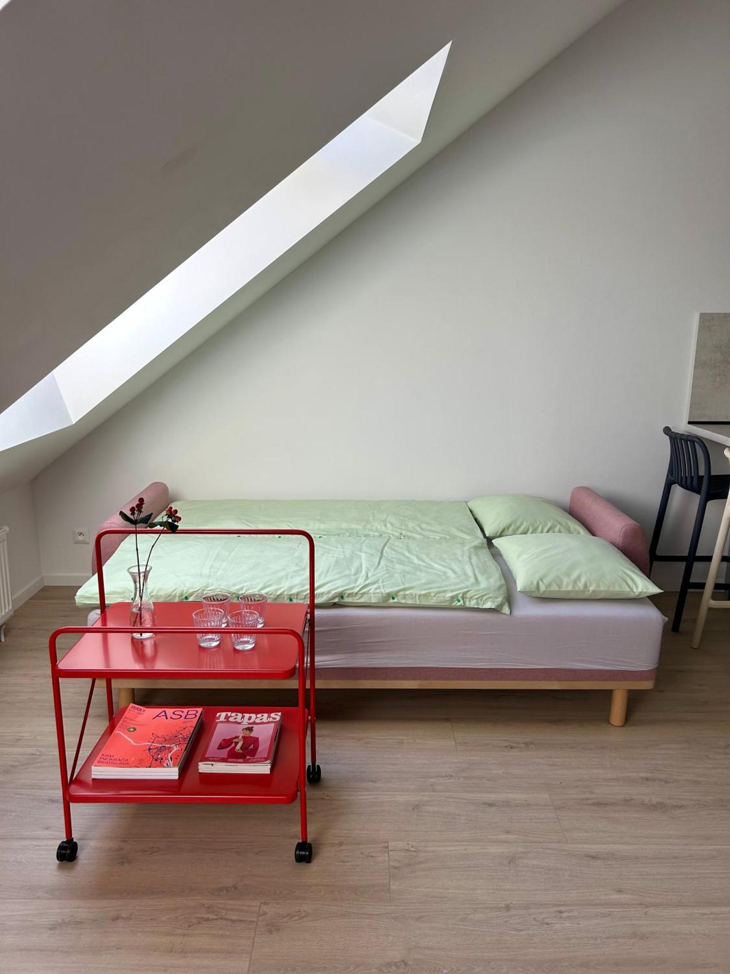 Meridian Apartment *