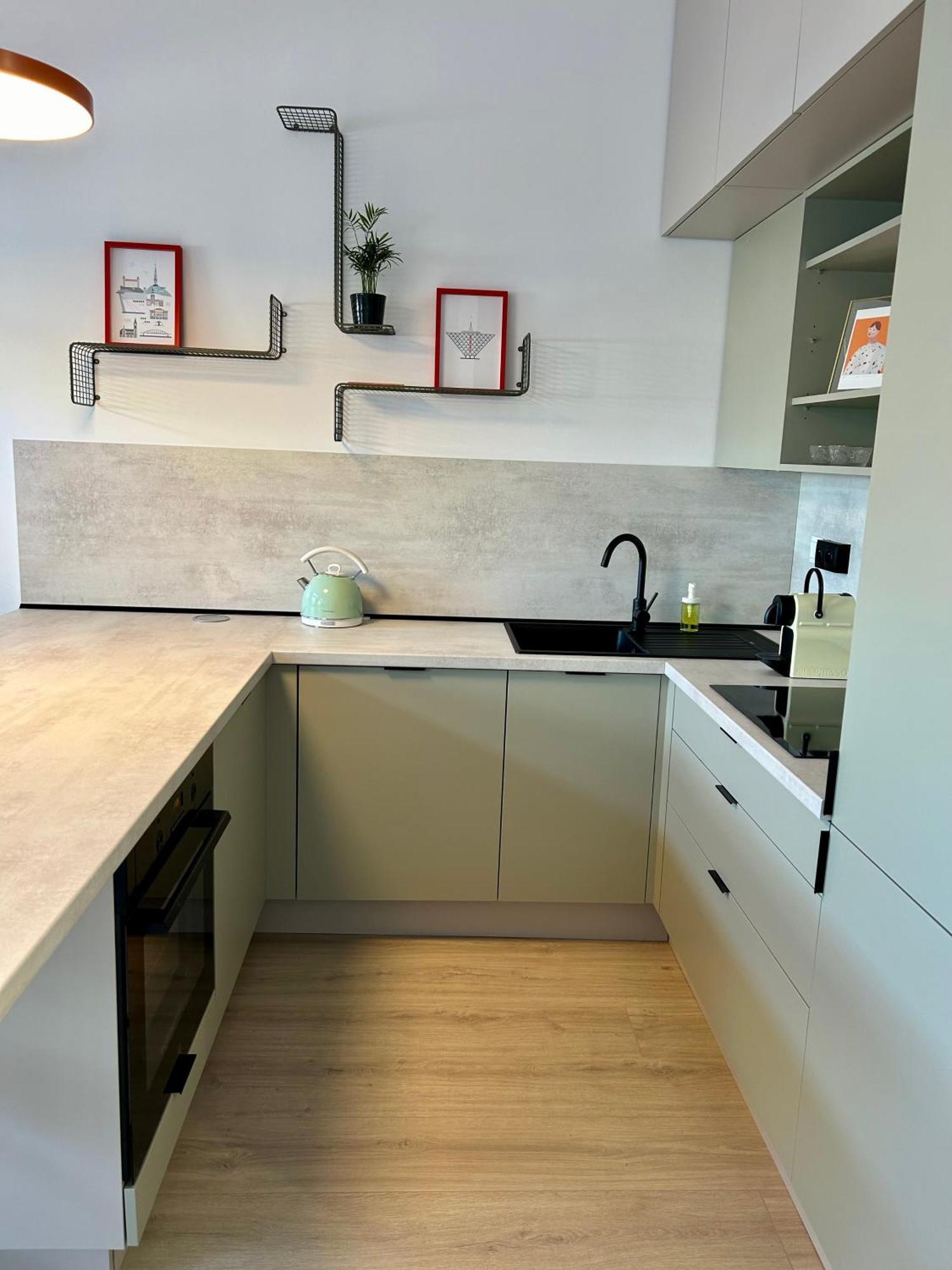 Meridian Apartment *