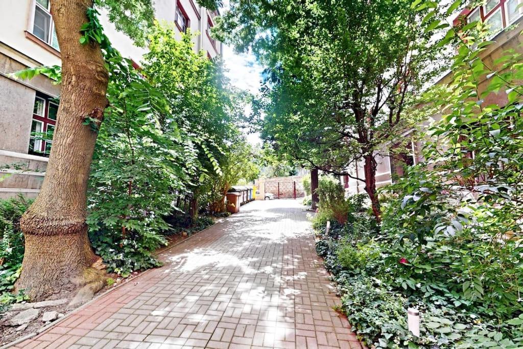 Old Town Gateway Apartment *