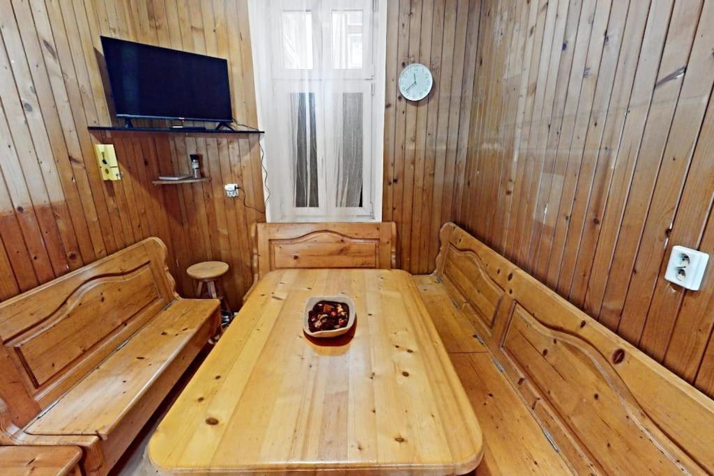 Old Town Gateway Apartment *