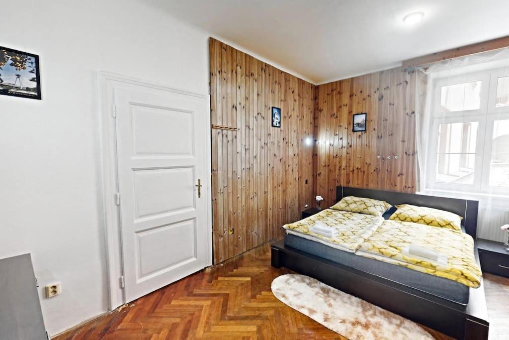 Old Town Gateway Apartment