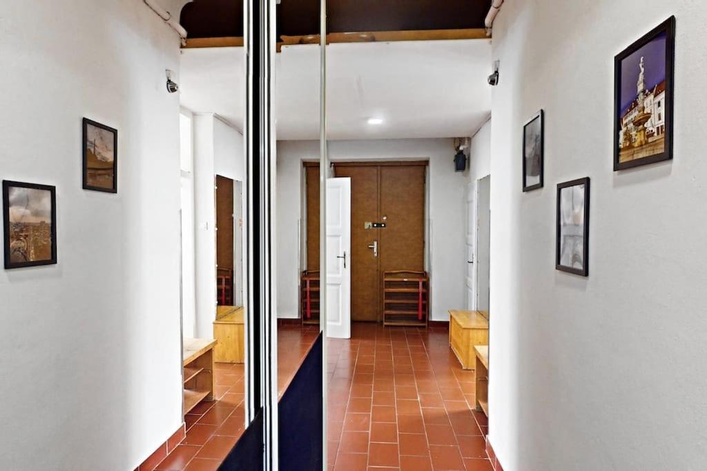 Old Town Gateway Apartment *