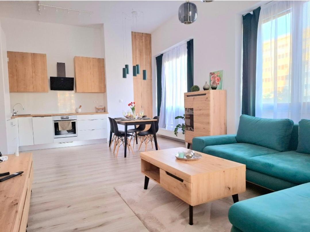 New With Garage Place * Pressburg