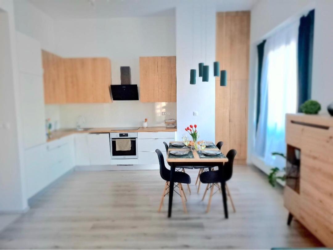New With Garage Place Pressburg