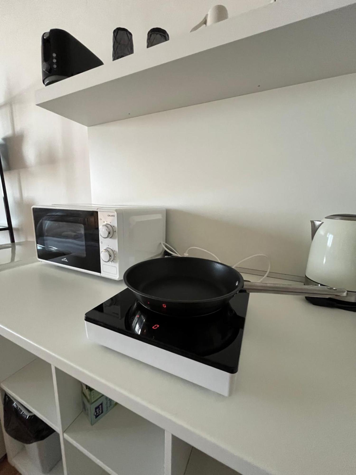 Air-conditioned Studio, Close To Centre & Tram Stop *