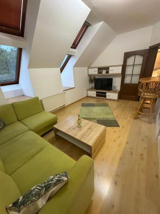 Lovely Old Town Apartment *