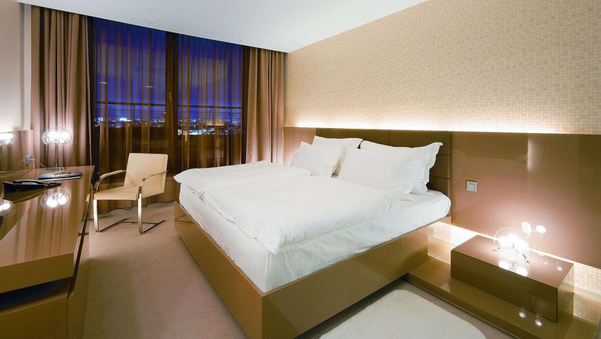 Nh Gate One Hotel 4*