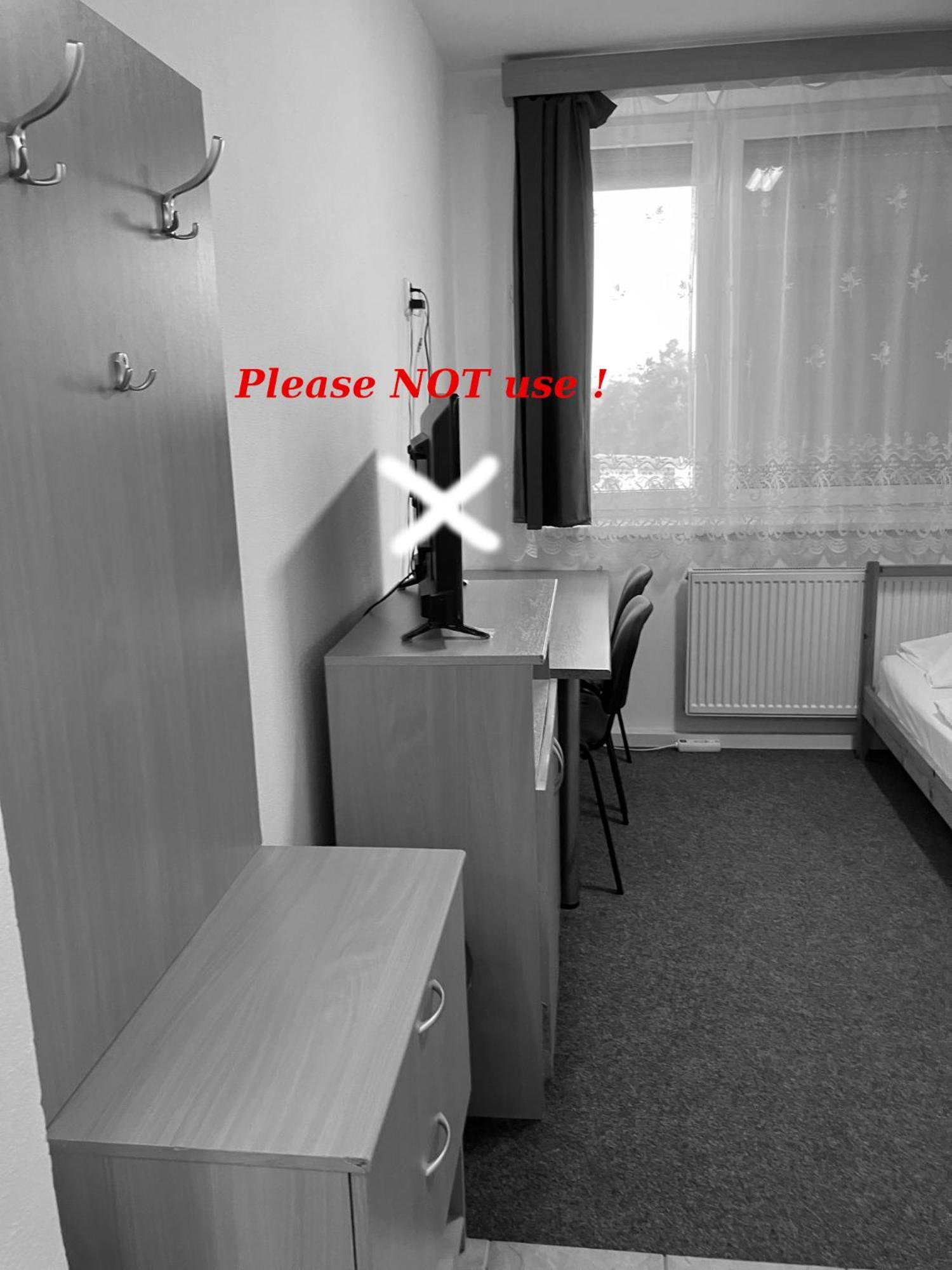 Einsteinova Petrzalka Station Homestay *
