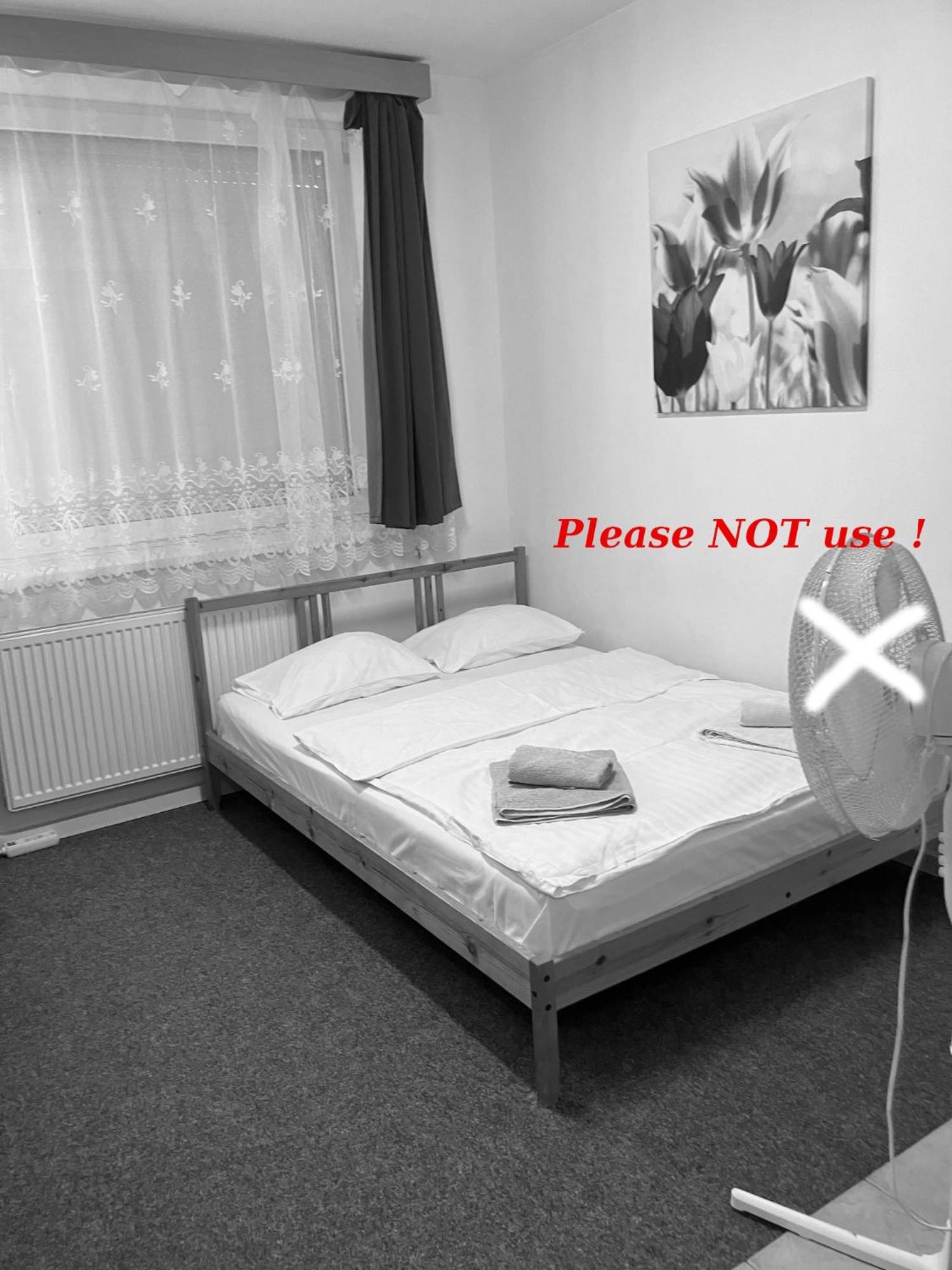 Einsteinova Petrzalka Station Homestay Bratislava