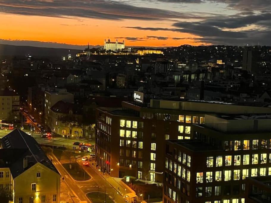 Luxury Flat In Sky Park, Castle View, Free Parking Apartment Bratislava