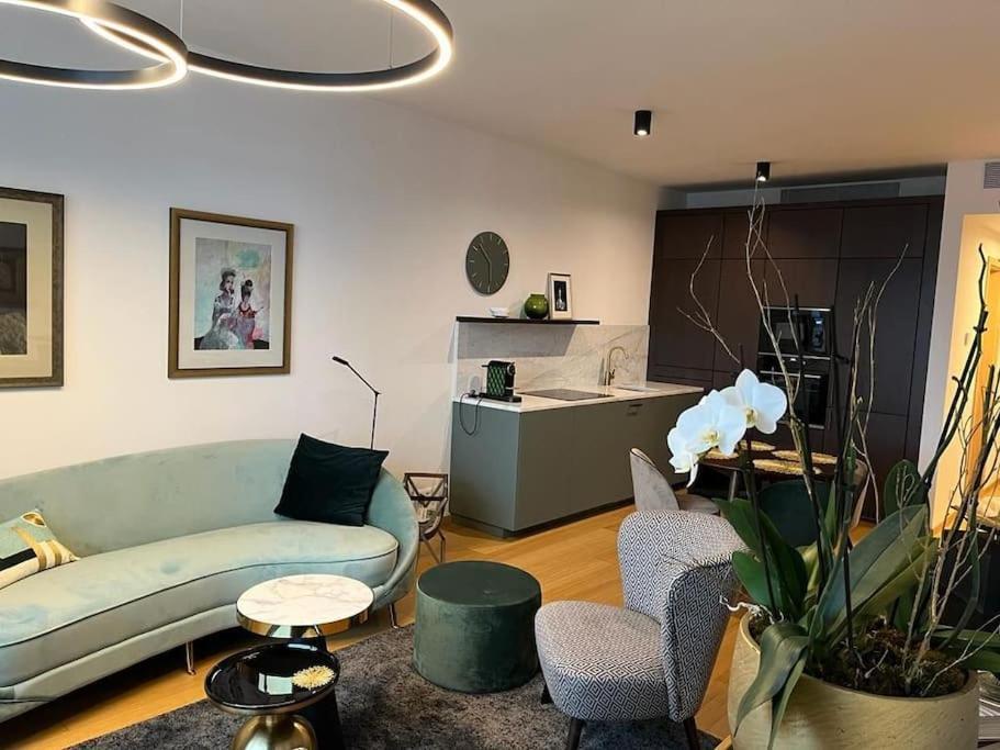 Luxury Flat In Sky Park, Castle View, Free Parking * Bratislava
