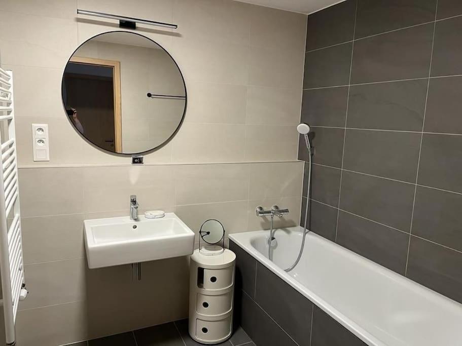 Luxury Flat In Sky Park, Castle View, Free Parking Apartment Bratislava