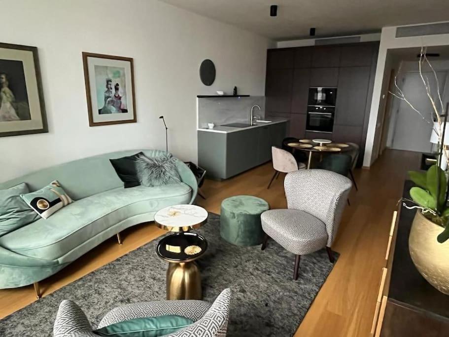 Apartment Luxury Flat In Sky Park, Castle View, Free Parking