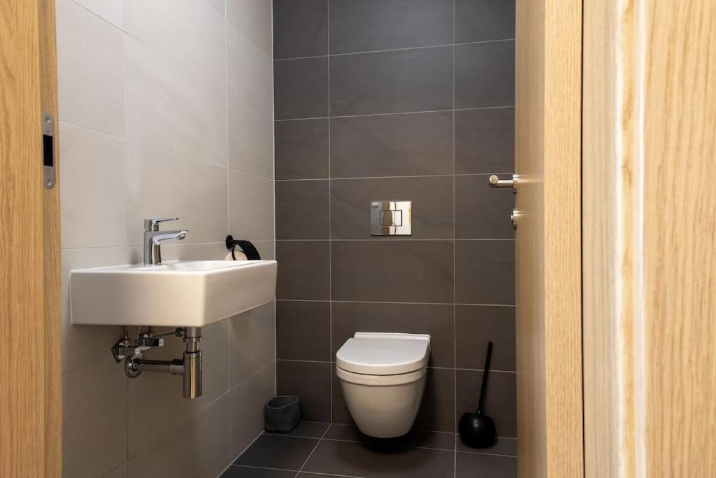 Luxury Flat In Sky Park, Castle View, Free Parking Bratislava