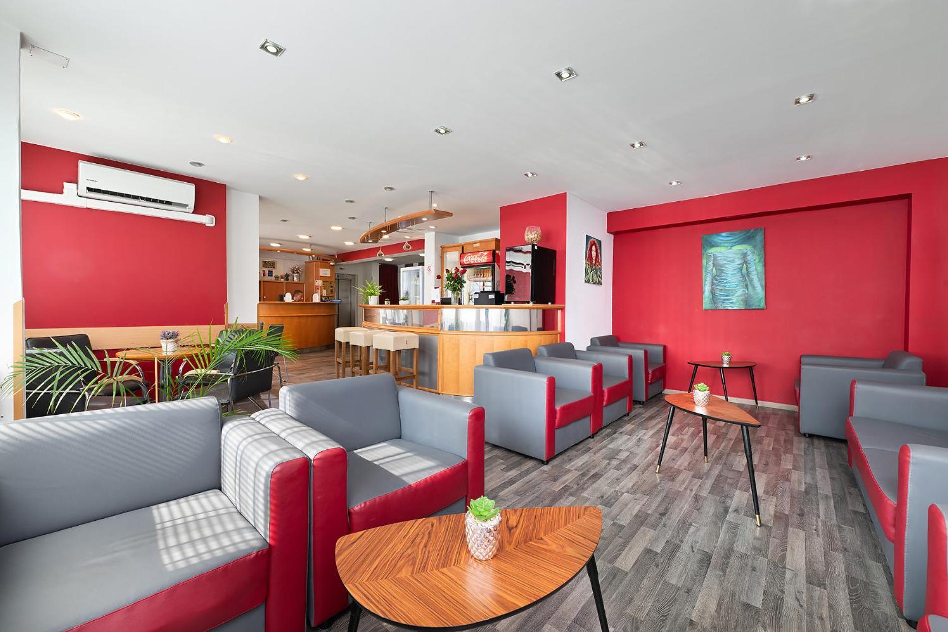 Hotel Plus Hotel 3*