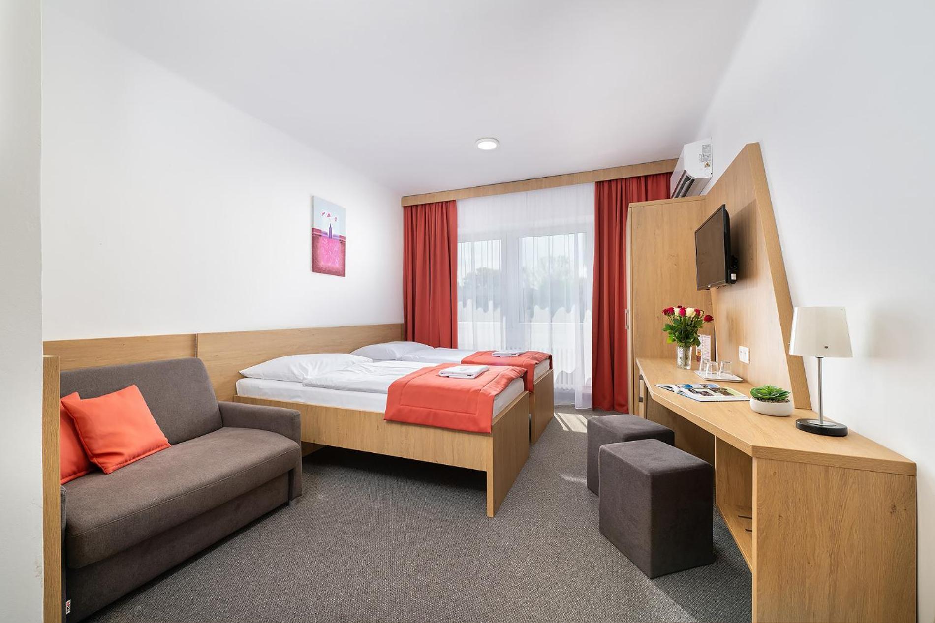 Hotel Plus 3*