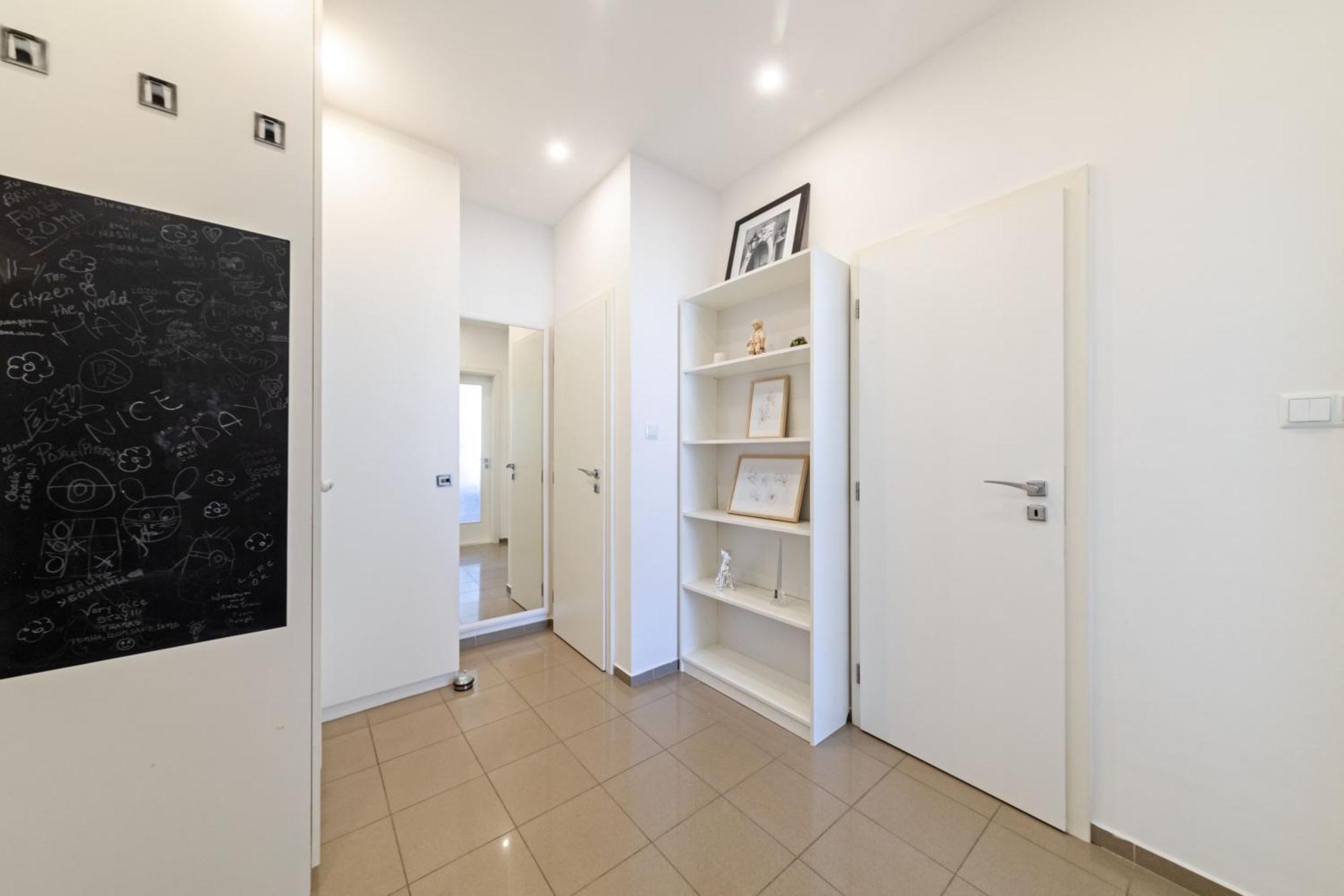 Apartment Gorgeous Center In With Free Parking