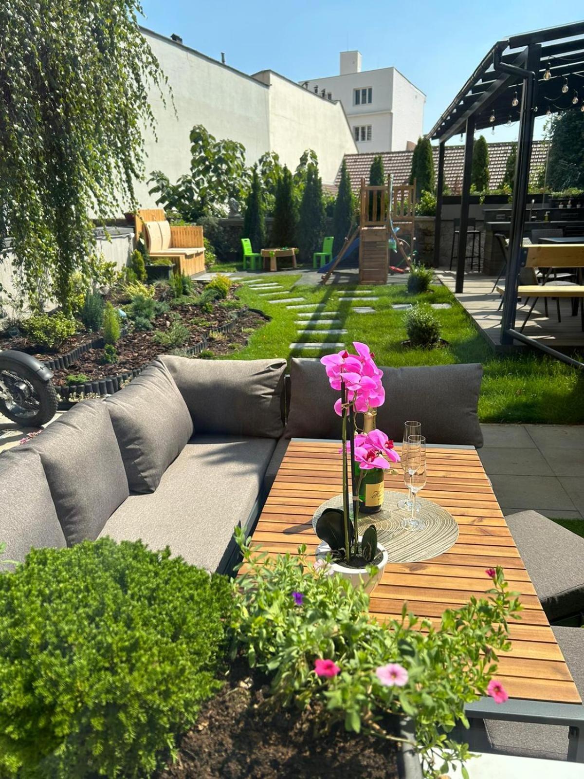 Leo Free Parking - President Palace Apartment