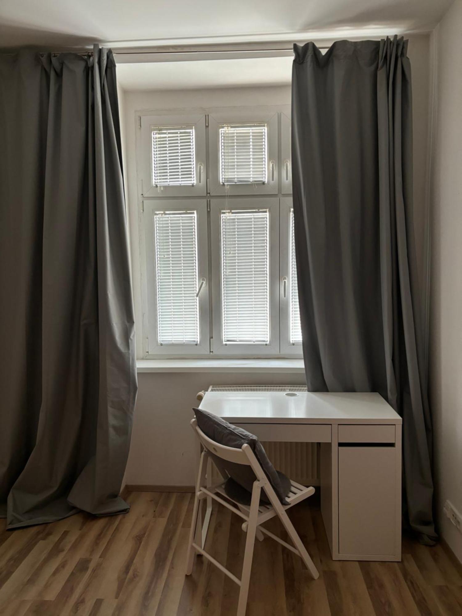 Smack In The Heart Of Old Town Apartment
