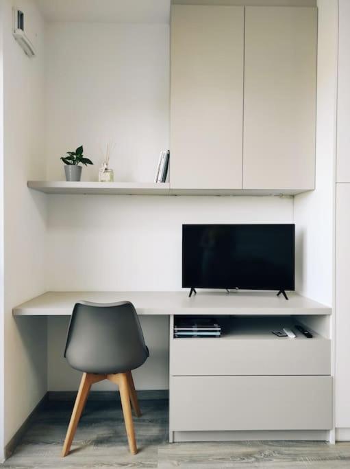 Airport For Two, Free Parking, Airport View * Pressburg