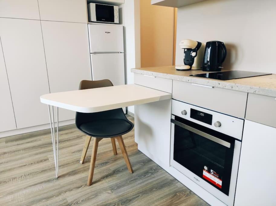 Apartment Airport For Two, Free Parking, Airport View Bratislava