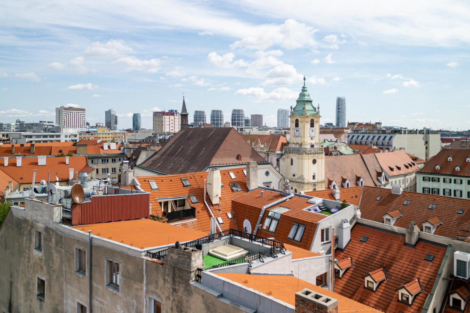 Apartment Arya - Spacious Penthouse Duplex With Rooftop Patio In The Main Square Bratislava
