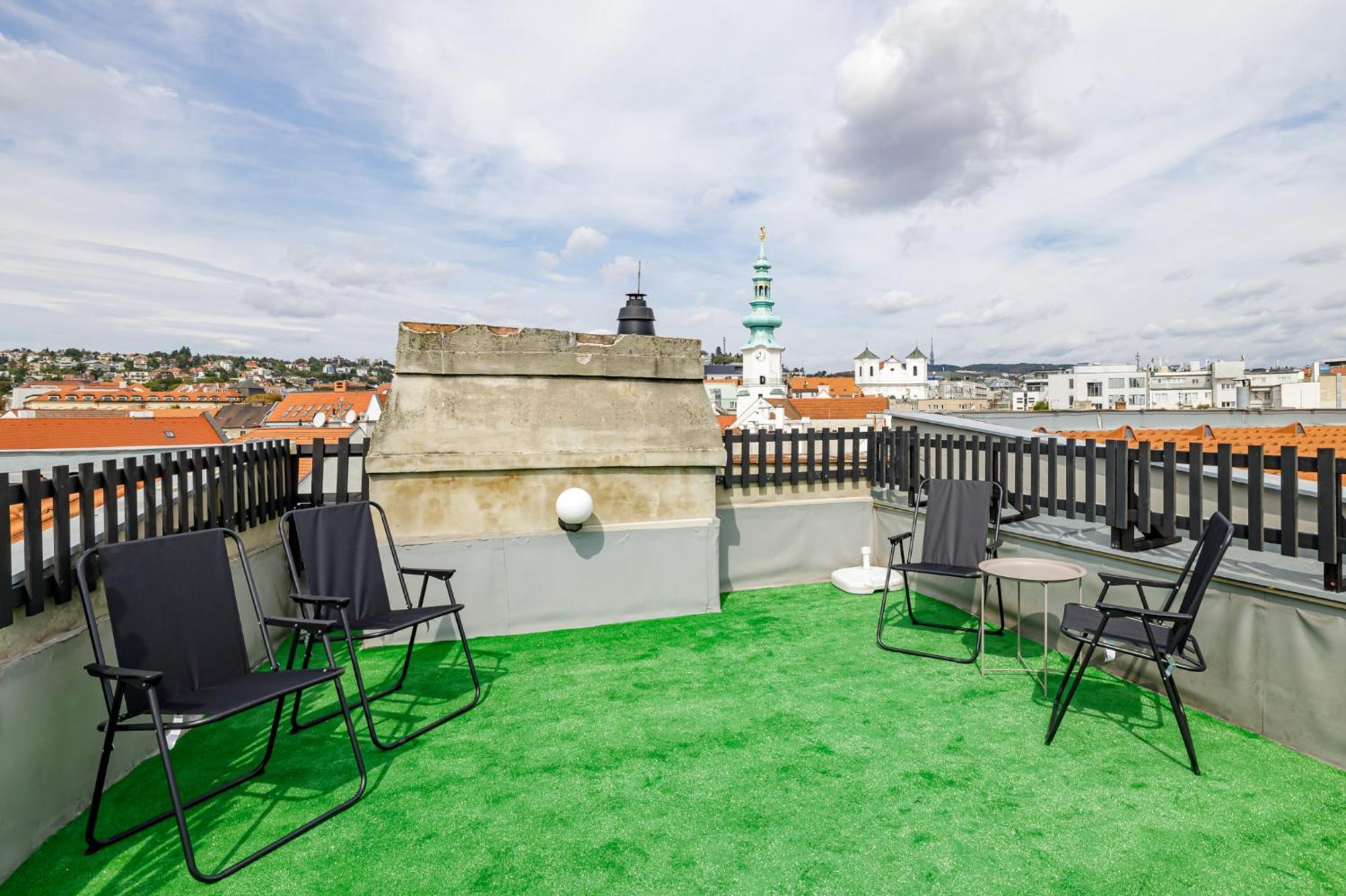 Arya - Spacious Penthouse Duplex With Rooftop Patio In The Main Square