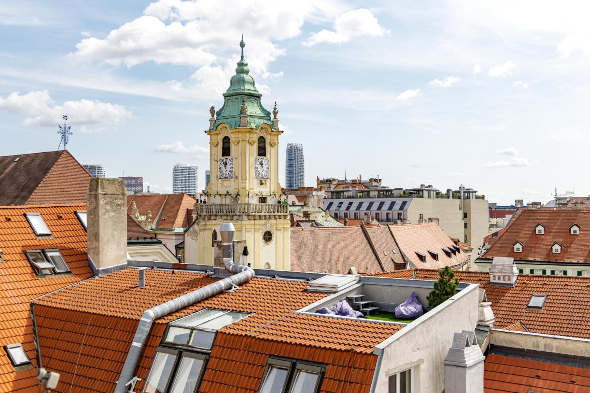 Arya - Spacious Penthouse Duplex With Rooftop Patio In The Main Square Apartment