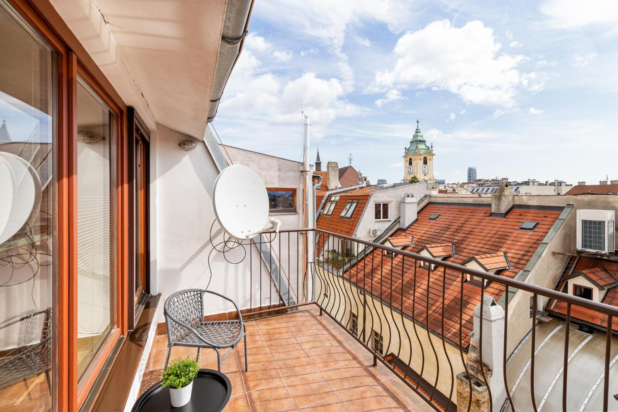 Arya - Spacious Penthouse Duplex With Rooftop Patio In The Main Square Apartment Bratislava